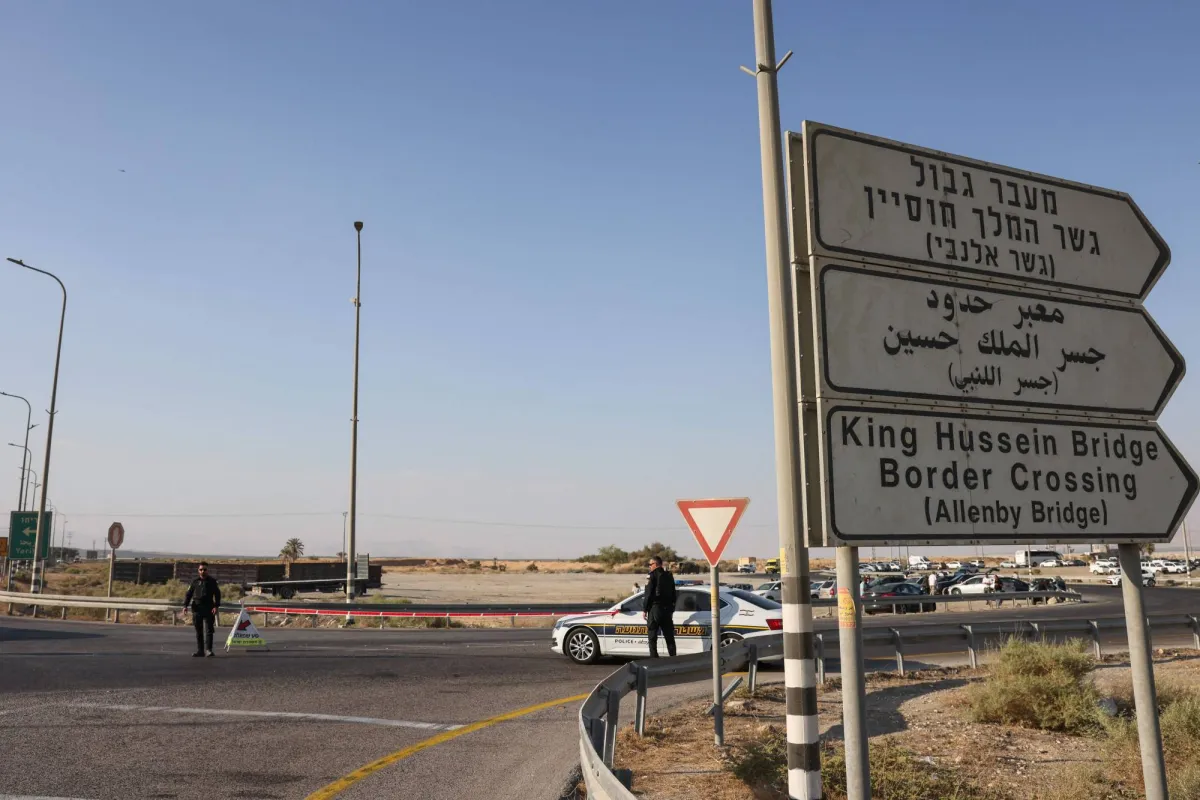 إسرائيل تغلق المعبر الوحيد بين الضفة والأردن بعد هجوم
نتنياهو يؤكد ان السائقين القادمين من الأردن سيخضعون لتفتيش دقيق