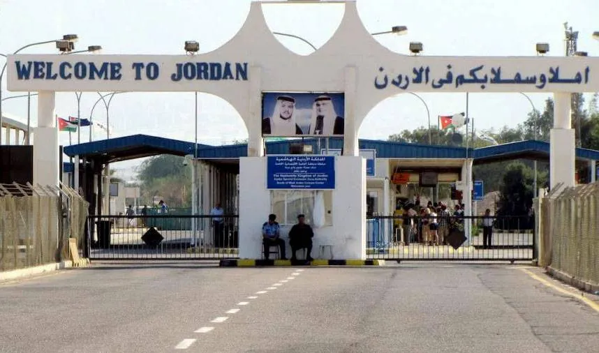 إعادة فتح جسر الملك حسين غداً أمام حركة المسافرين فقط