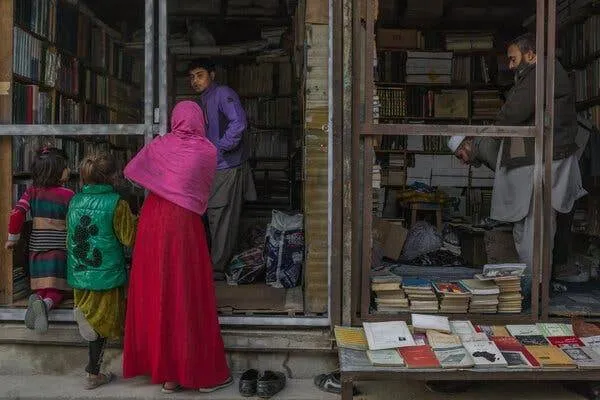 حركة «طالبان» تستبعد أكثر من 600 كتاب من تأليف سيدات
بزعم أنها تتعارض مع مبادئ الشريعة