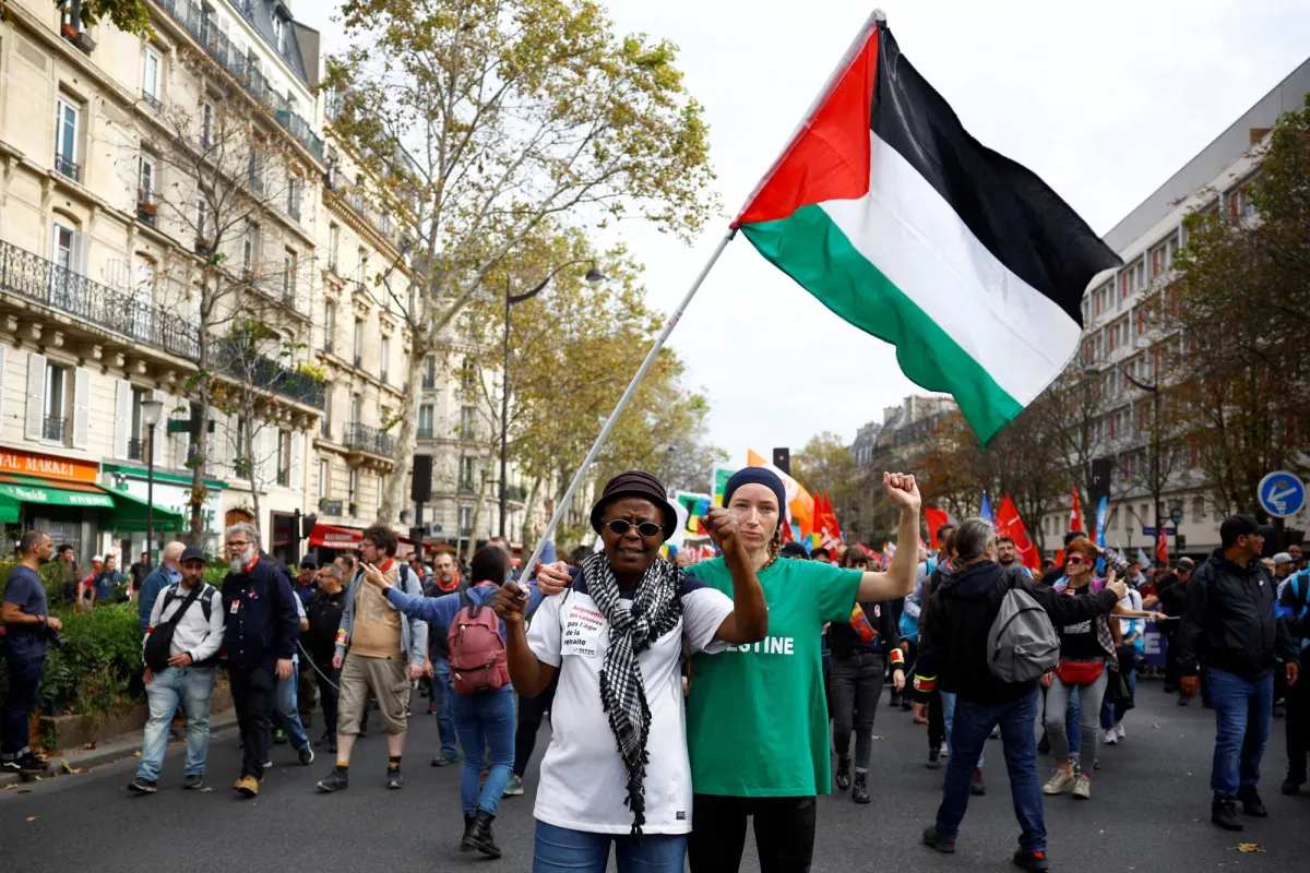 انقسام في فرنسا بشأن رفع العلم الفلسطيني على مباني بلديات