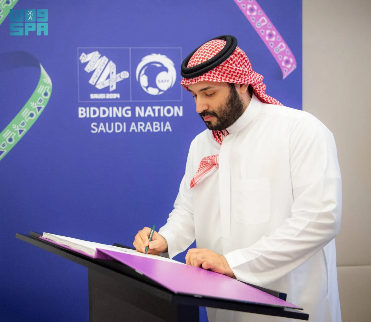 من مباراة الظهران برعاية المؤسس إلى مونديال 2034... قرن من كرة القدم السعودية
محمد بن سلمان ترجم الأحلام إلى واقع ومنحها صك «العالمية» ودشن عصر «الاستضافات الكبرى»