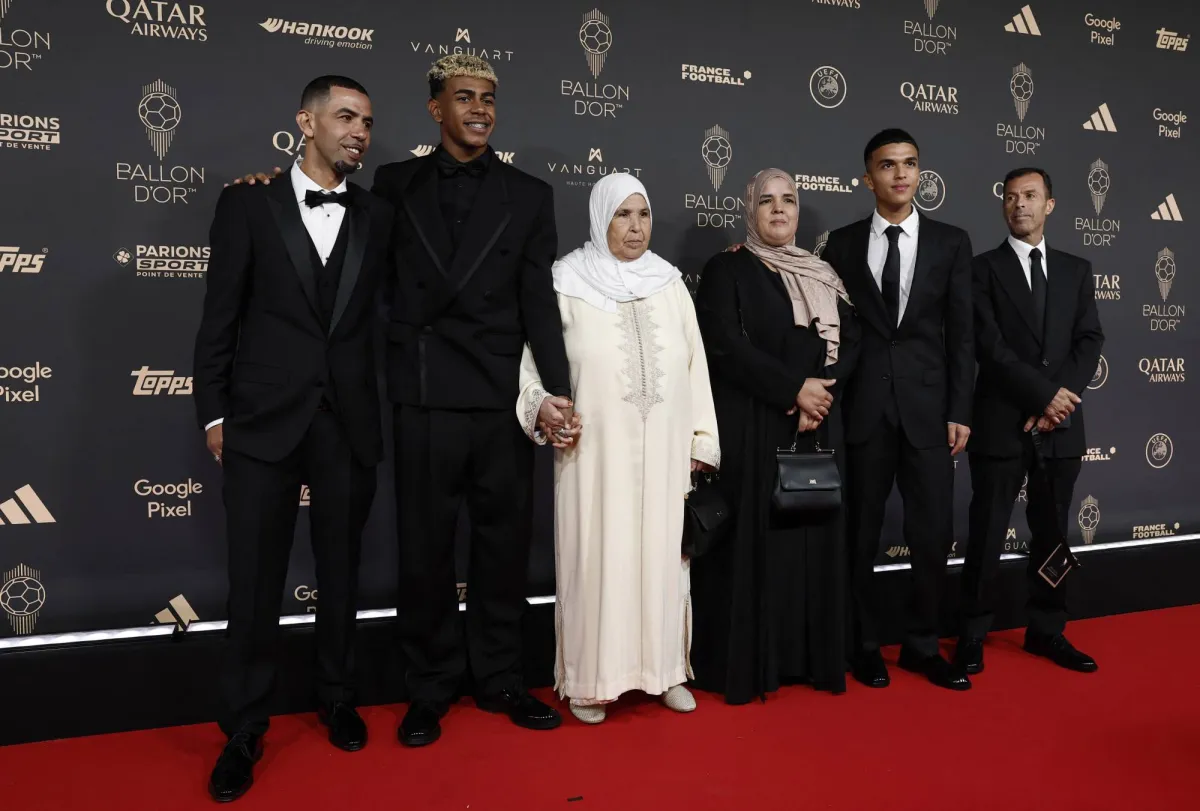 والد لامين يامال: نجلي يستحق جائزة الكرة الذهبية لأنه الأفضل عالمياً بلا منازع