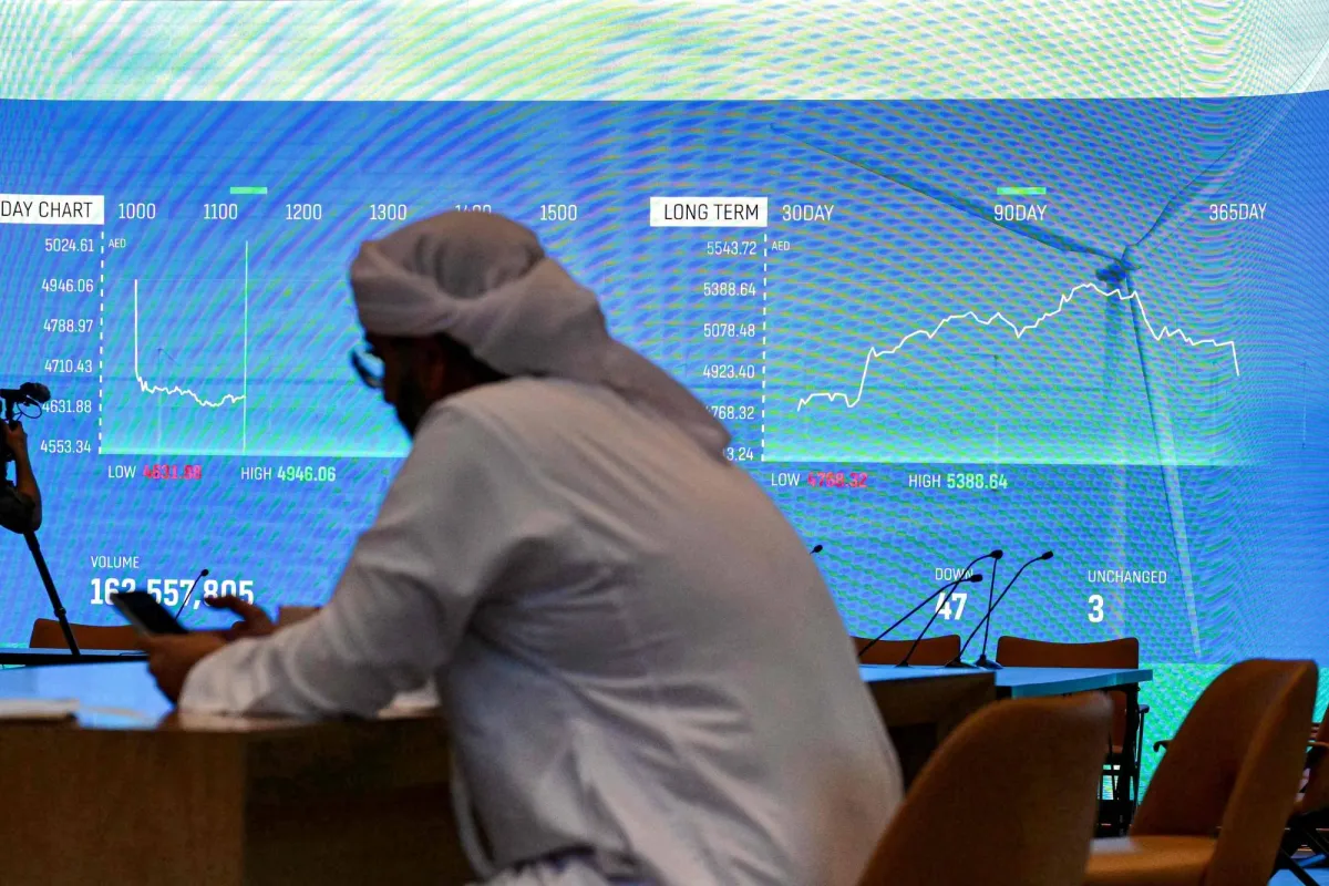 أسواق الخليج تتراجع وسط حذر المستثمرين بشأن سياسة «الفيدرالي»