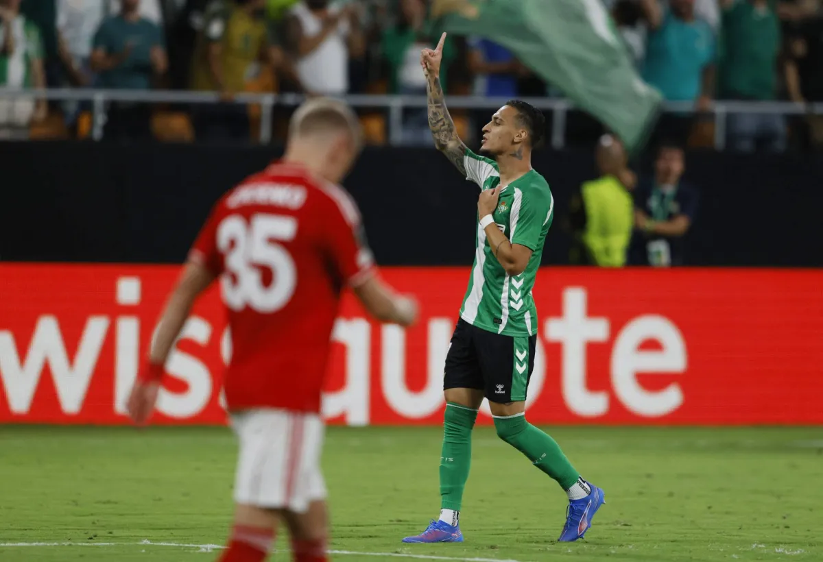 «يوروبا ليغ»: تعادل مثير بين بيتيس ونوتنغهام... وروما يهزم نيس