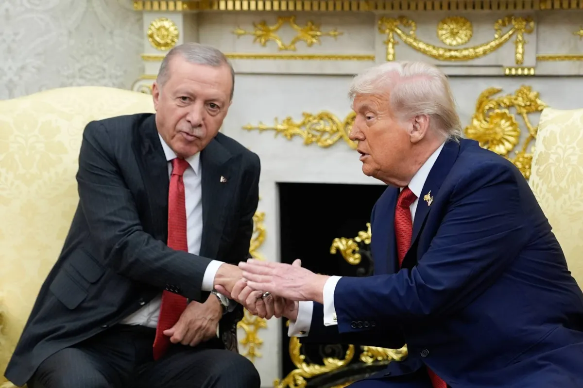 ترمب وإردوغان سيناقشان مسألة شراء تركيا طائرات «إف-16» و«إف-35»
الرئيس الأميركي يريد من نظيره التركي وقف شراء النفط الروسي