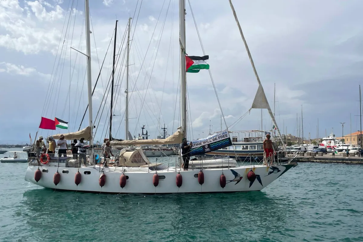 محامو ناشطين فرنسيين على متن «أسطول الصمود» يناشدون باريس حمايتهم