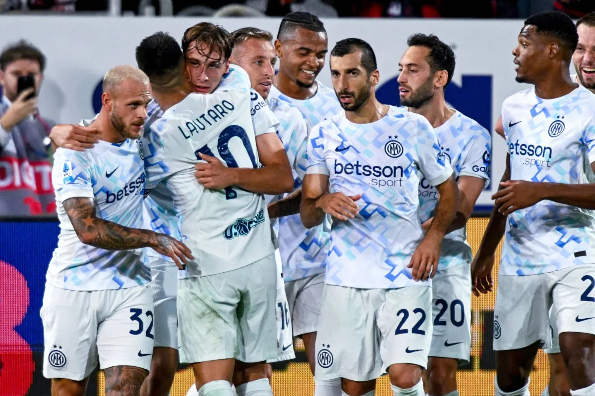 الدوري الإيطالي: إنتر يطارد نابولي بثنائية في كالياري
