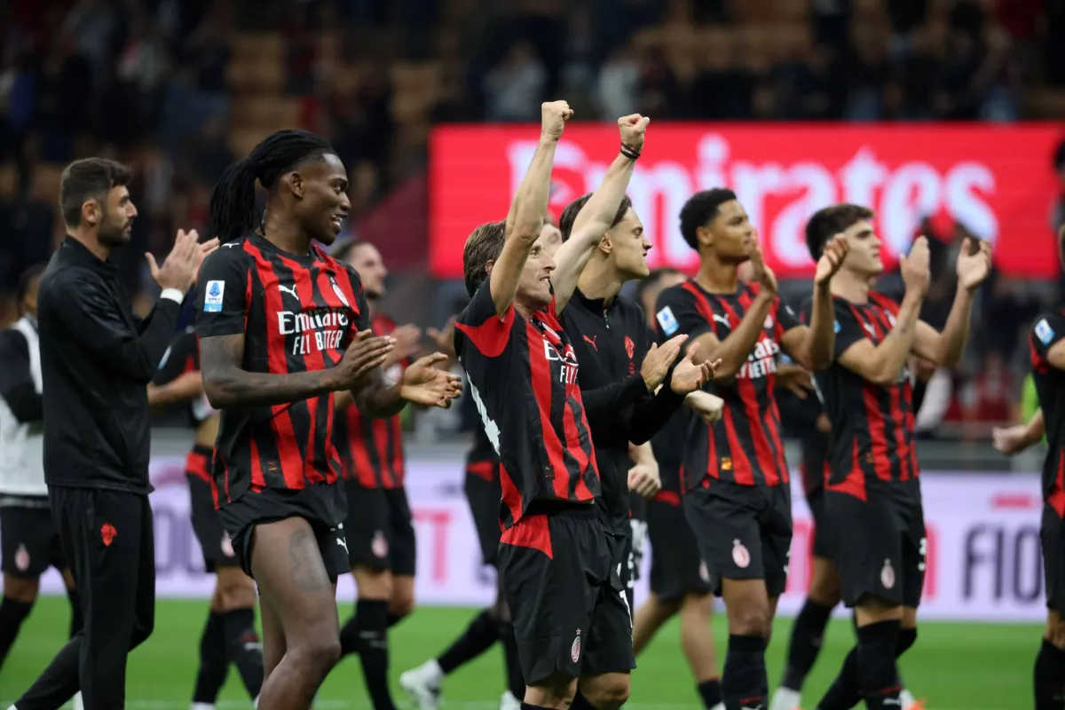«الدوري الإيطالي»: ميلان يقفز إلى الصدارة بفوز مثير على نابولي
