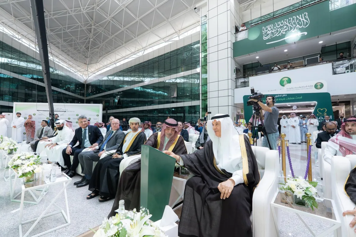 تدشين مصنعين للدواجن... وطرح 4 فرص استثمارية للحوم الحمراء بالسعودية
المملكة تمضي في توسيع التعاون مع القطاع الخاص وتحقيق الاكتفاء الذاتي