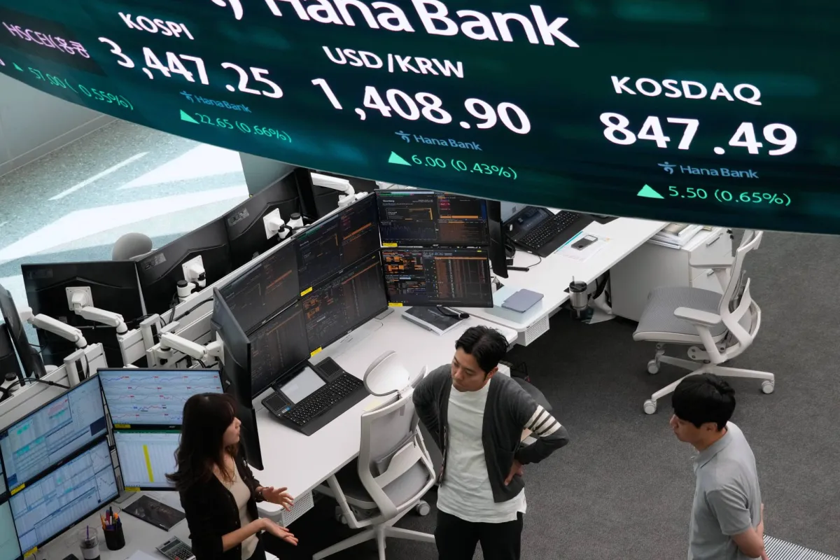 تباين الأسهم الآسيوية وسط تجاهل إغلاق الحكومة الأميركية
