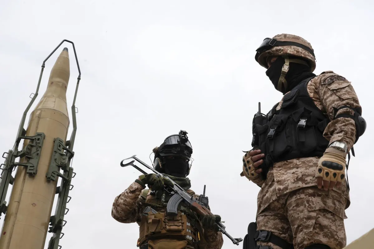 نائب قائد «العمليات الإيرانية» يلمح لزيادة مدى الصواريخ الباليستية