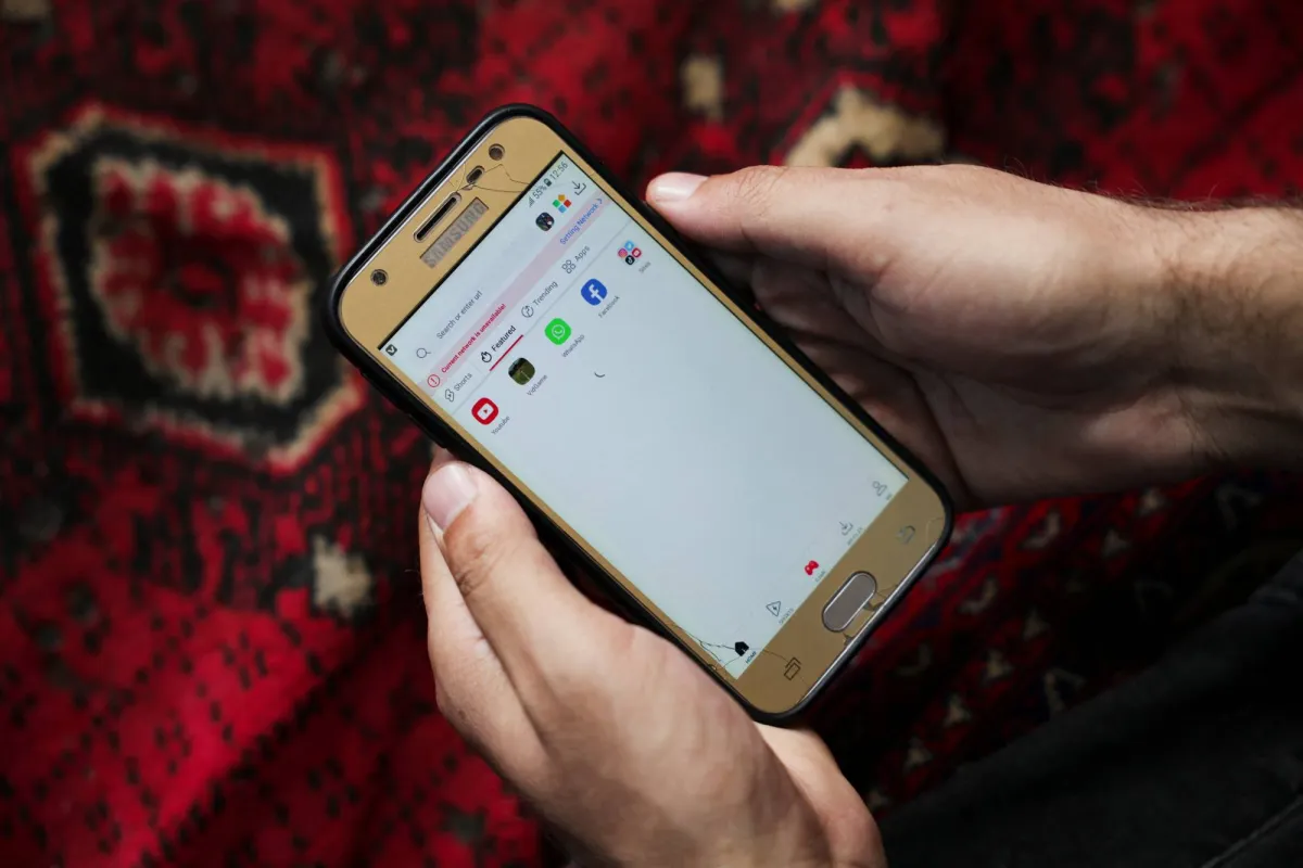 عودة خدمات الهواتف المحمولة والإنترنت في أفغانستان