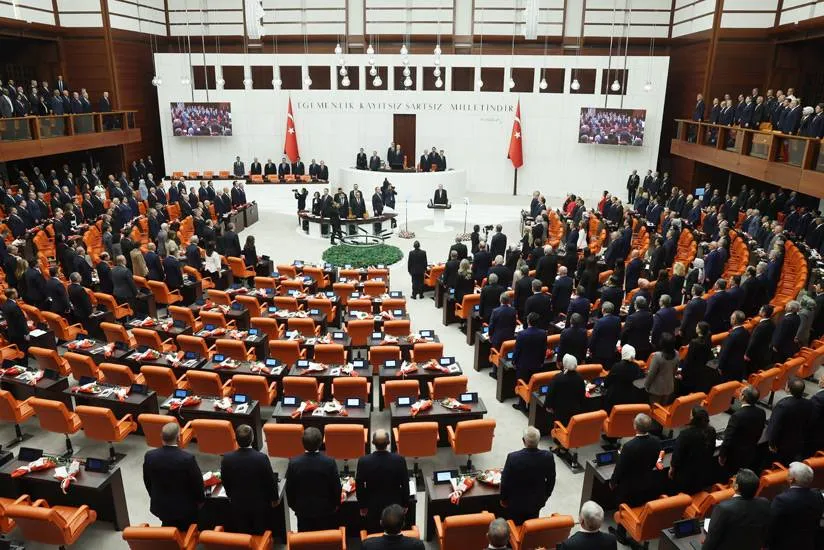 تركيا: توتر سياسي حاد يرافق انطلاق السنة التشريعية الجديدة للبرلمان
غياب المعارضة احتجاجاً على الاعتقالات... وعودة رفاق إردوغان القدامى