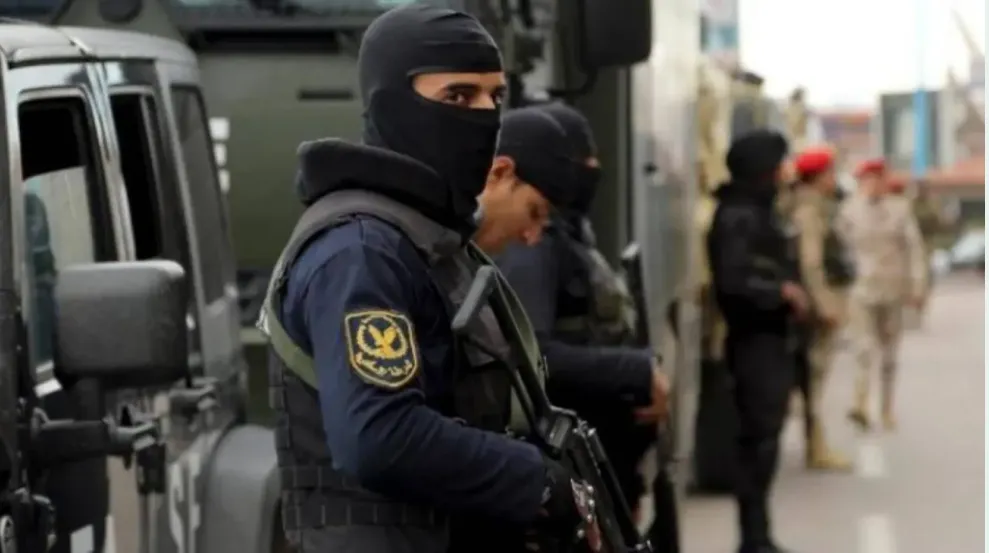 مصير غامض لقيادي مصري بـ«حسم» عقب فراره إلى نيجيريا
زوجة علي عبد الونيس قالت إنها أُبلغت بتوقيفه