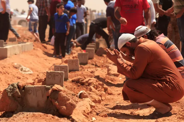 «المصالحة الليبية» بعد القذافي... فصول من مداواة «جراح لم تلتئم»
رئيس «مجلس الأعيان» يرصد في كتابه «بين الرمال والملح» تفكيك «خصومات قديمة» عمّقتها السياسة