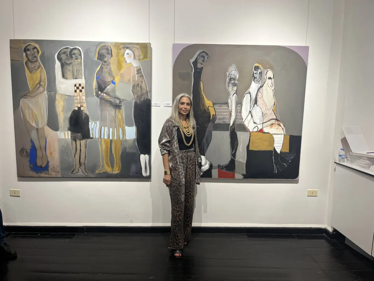 «باريدوليا»... منى نحلة تُحوّل الفوضى إلى مرايا لأعماقنا
لوحات وتماثيل تستلهم من الخيال والذاكرة لتروي قصصاً عن الإدراك واللاوعي