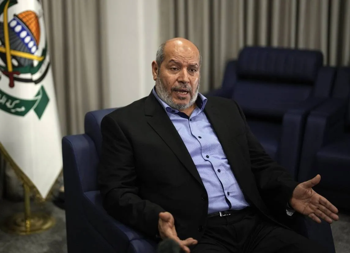 «حماس» تنشر أول مقطع مصور لخليل الحية منذ محاولة اغتياله
الحركة قالت إن استمرار قصف إسرائيل لغزة يفضح «أكاذيب» نتنياهو