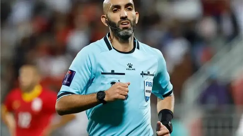 من هو أحمد العلي حكم موقعة السعودية وإندونيسيا؟