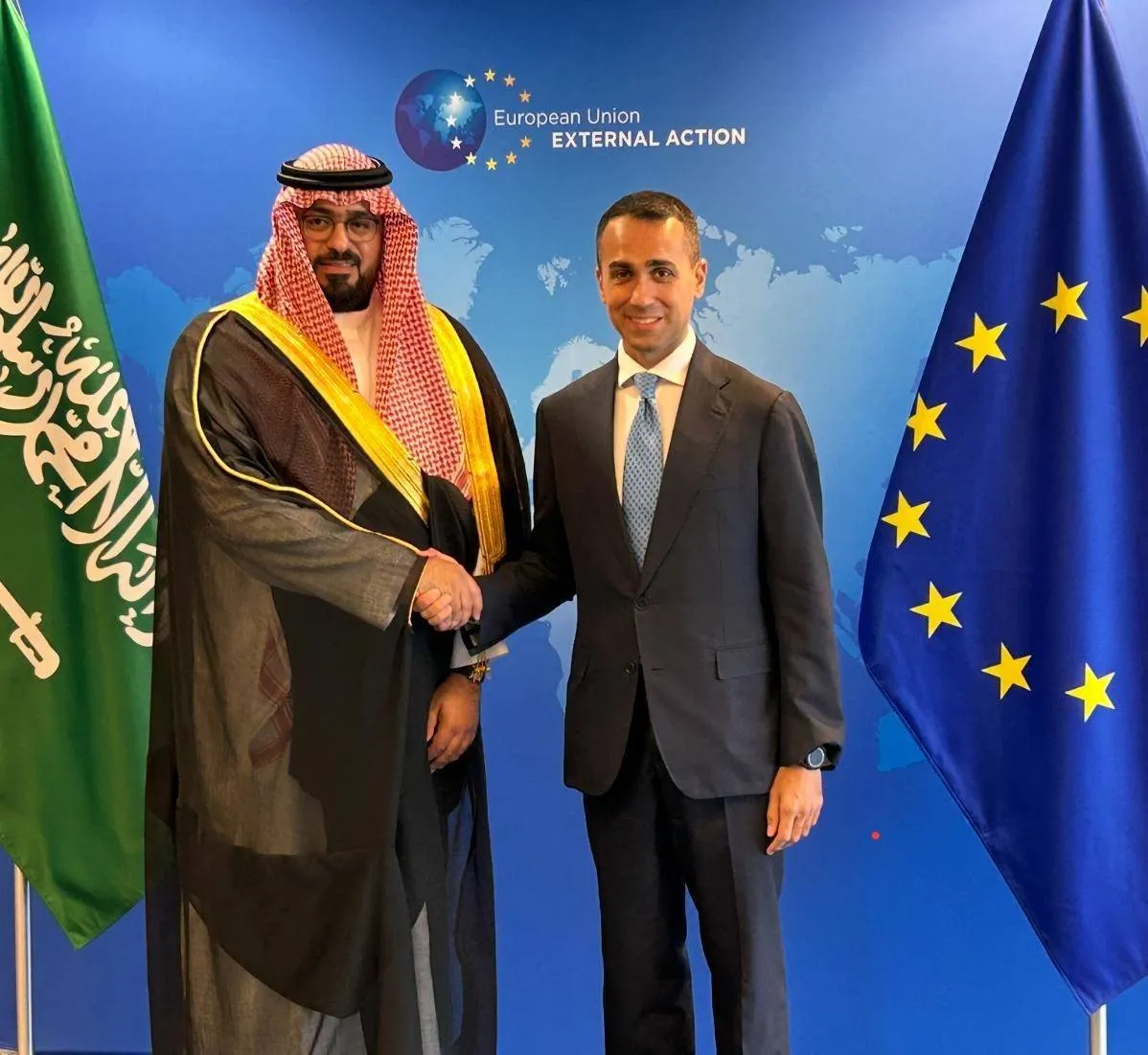 دي مايو لـ«الشرق الأوسط»: شراكتنا مع دول الخليج ذات أهمية قصوى
مبعوث الاتحاد الأوروبي لدول الخليج : السعودية تلعب دوراً حيوياً بالشرق الأوسط وأوروبا