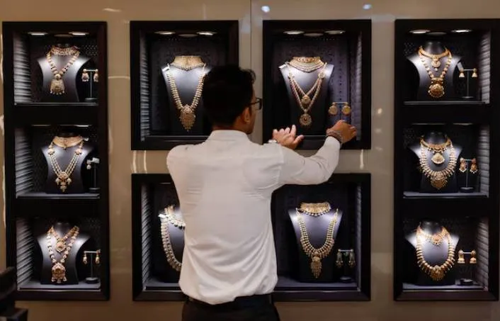 بين فقاعة الأسهم وخطر التضخم... الذهب يعيد كتابة قواعد الاستثمار
المعدن النفيس يتحدى الذكاء الاصطناعي و«البتكوين» في سباق العوائد