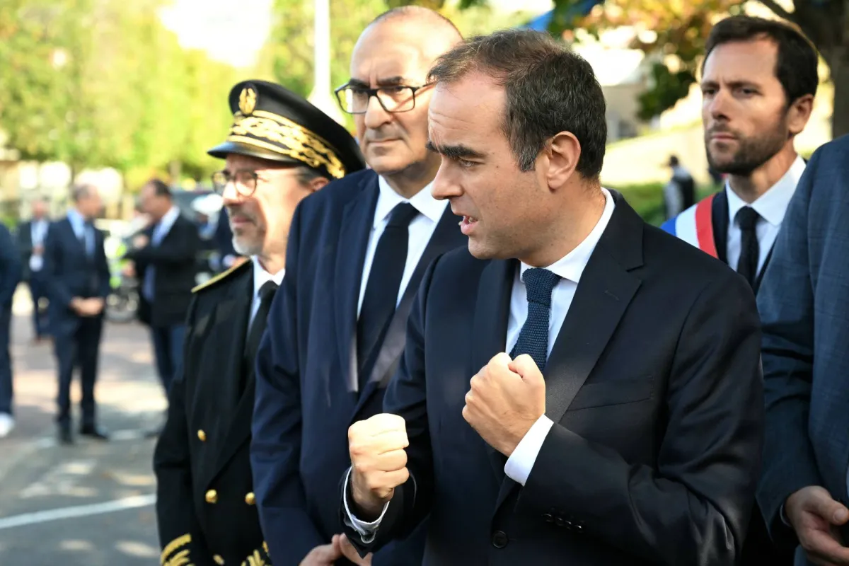 ماكرون يراهن على لوكورنو مجدداً وسط أزمة سياسية غير مسبوقة
اختباره الأول طرح الميزانية... واليمين المتطرّف يتوعّد بإسقاطه