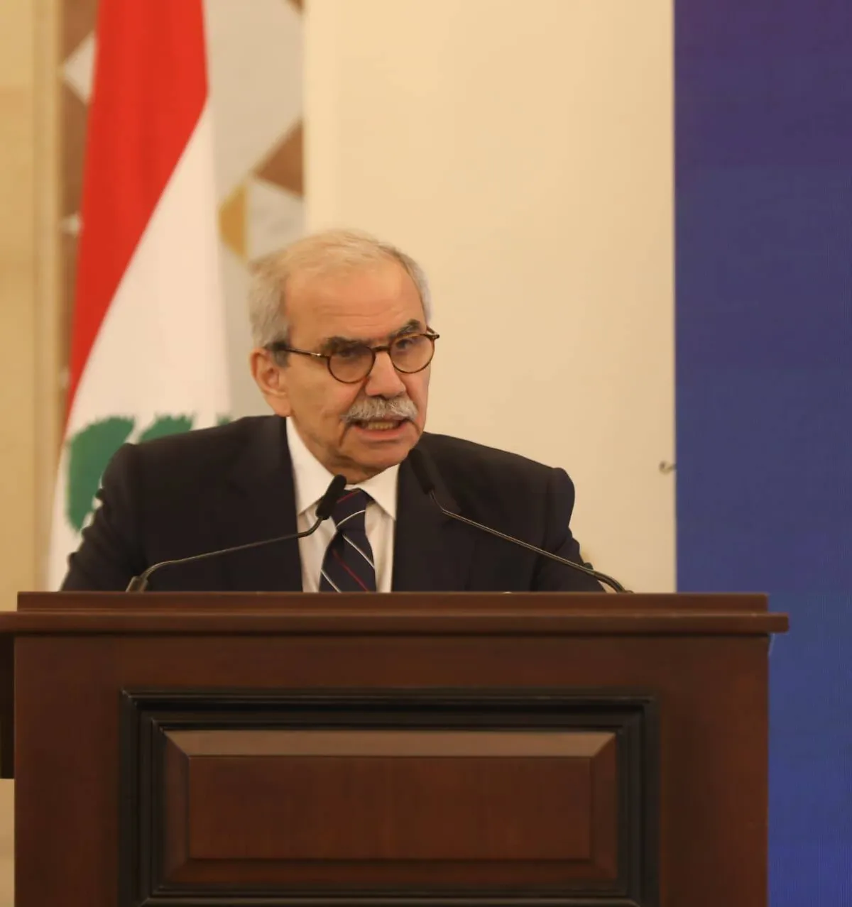 شكوى لبنانية إلى مجلس الأمن... وإصابة عنصر بـ«اليونيفيل» في قنبلة إسرائيلية
«حزب الله» يواصل انتقاده للحكومة... وجعجع: لتسليم السلاح بدل ذرف الدموع
