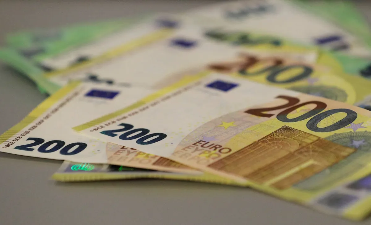 ارتفاع عوائد سندات منطقة اليورو بعد موجة تراجع
مع تركيز المستثمرين على الرسوم الجمركية الأميركية