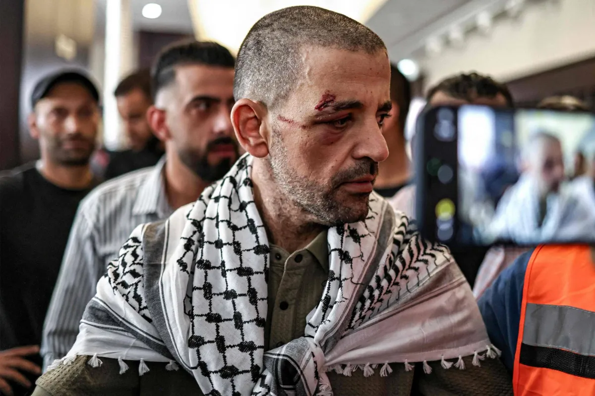 الفلسطينيون المحررون يستقبلون أحباءهم بفرحة وألم... وتساؤلات عما تغيّر
زوجة مروان البرغوثي: صعبة... لكن لنا لقاء قريب