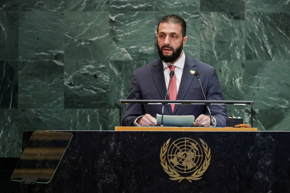 الشرع يلتقي بوتين الأربعاء لإطلاق مرحلة جديدة في علاقات دمشق وموسكو
تركيز على القواعد العسكرية والتعاون التجاري ومساهمة روسيا في إعادة تأهيل بنى تحتية