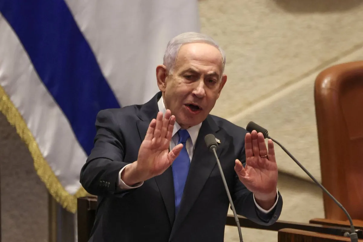 نتنياهو: لو أصغيت لمعارضي حرب غزة لمات الإسرائيليون وسط «دخان نووي»
قال إن الجيش الإسرائيلي ألقى «153 طناً من القنابل» على القطاع الأحد