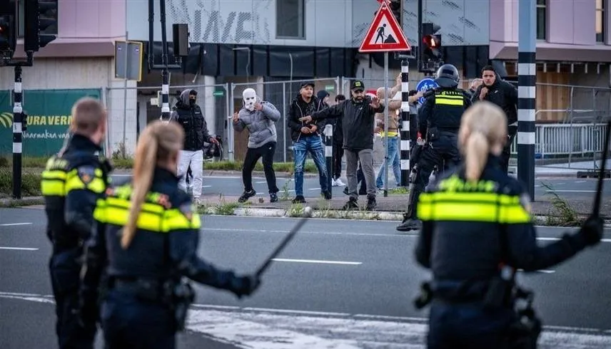 دوري أبطال أوروبا: الشرطة الهولندية توقف 230 مشجعاً لنابولي