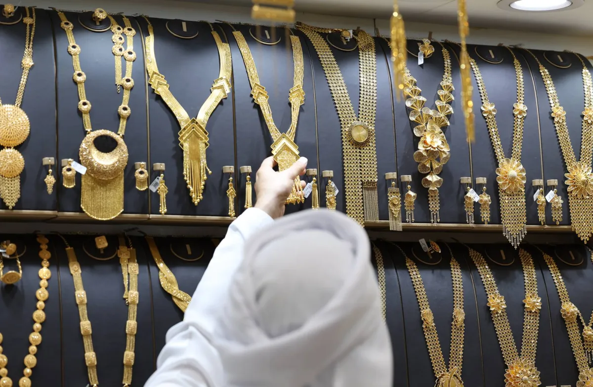 الذهب يواصل تراجعه وسط جَني الأرباح والتفاؤل التجاري