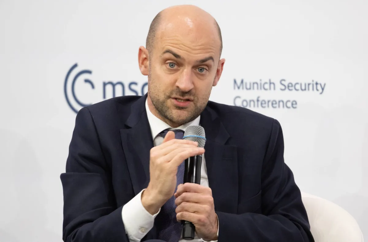 French FM Vows to 'Defeat' Drug Trade on Colombia Trip