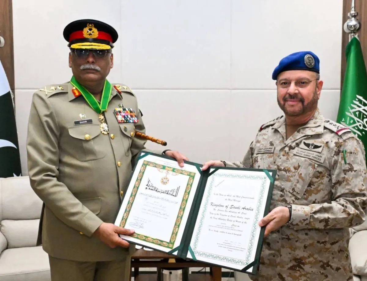 Saudi Arabia Decorates Pakistan’s Chairman of Joint Chiefs of Staff with King Abdulaziz Medal 