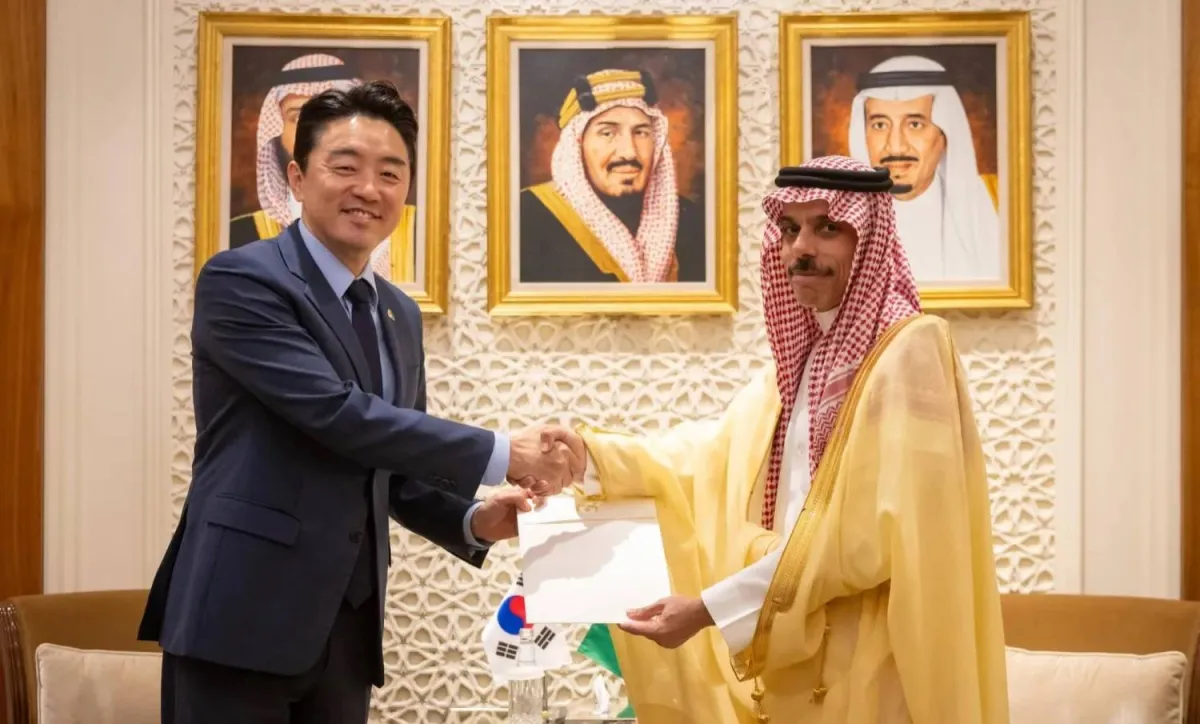 Saudi Crown Prince Receives Written Message from President of South Korea