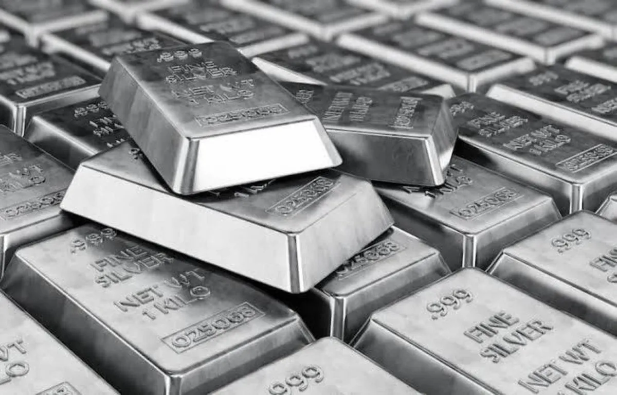 سعر الفضة يصل في المعاملات الفورية إلى 60 دولاراً للأونصة لأول مرة على الإطلاق، مدفوعاً بعجز السوق وزيادة الطلب على المعدن الأبيض 