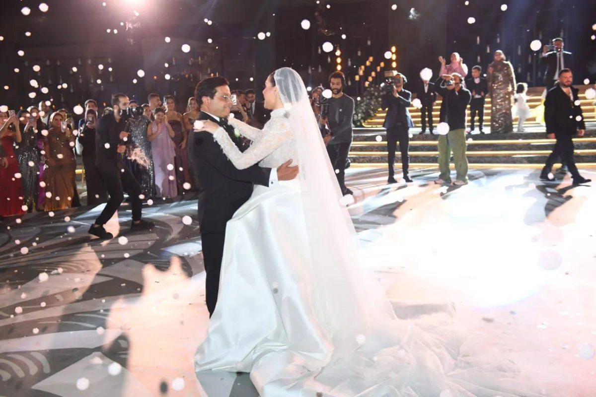 حفل زفاف ابنة محمد هنيدي يخطف الأنظار في مصر