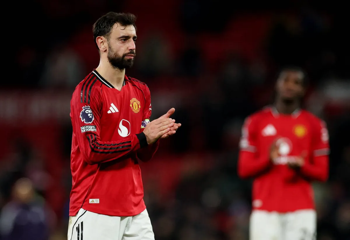 قال اللاعب البرتغالي برونو فرنانديز، قائد فريق مانشستر يونايتد، إن المفاوضات التي ربطته بالانتقال إلى «الهلال» السعودي لم تكن العامل الحاسم في قراراته، مؤكداً أن المال لم يكن الدافع الأساسي في مسيرته، و ألمح بأن اللعب في الدوري السعودي ممكن مستقبلاً 