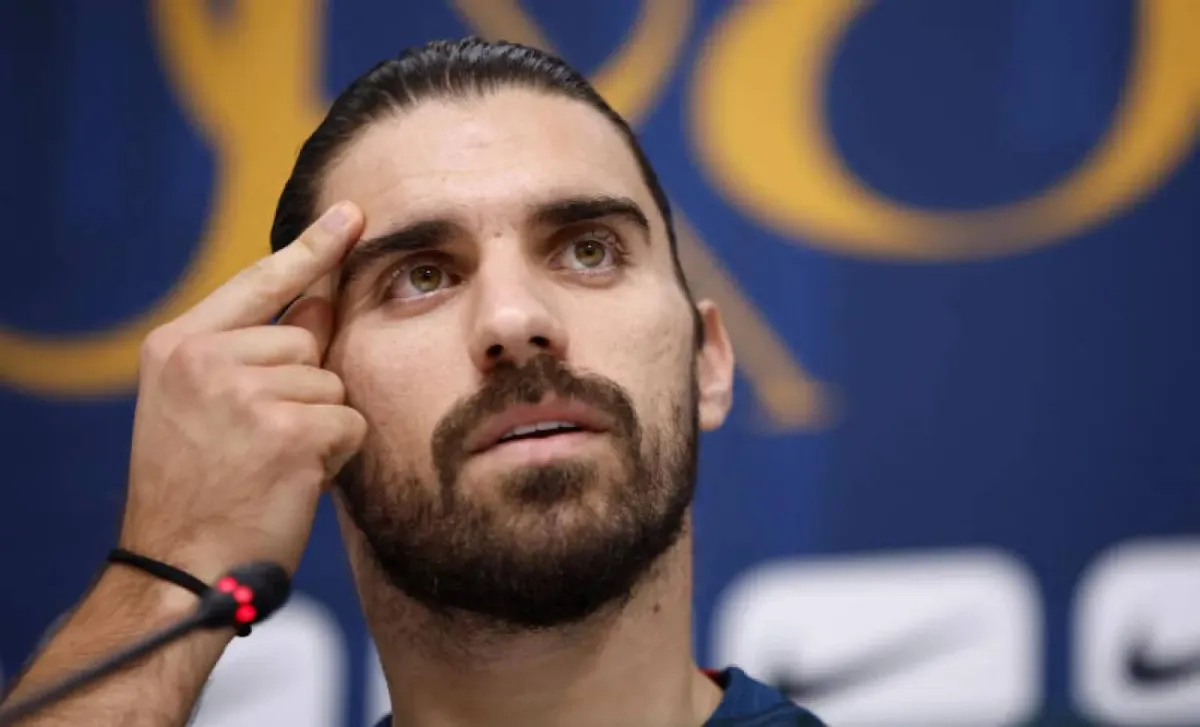 يسعى روبن نيفيز لاعب نادي الهلال للعودة إلى الدوري الإنجليزي في فترة الانتقالات الشتوية الشهر المقبل، ما وضع عدداً من الأندية، بما في ذلك مانشستر يونايتد ونيوكاسل في حالة تأهب للحصول على اللاعب وفقاً لمصادر صحيفة «تايمز» 