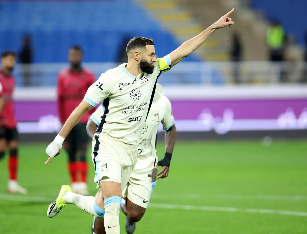 هاتريك بنزيمة يكلل رباعية «الاتحاد» في شِباك «الخلود» 