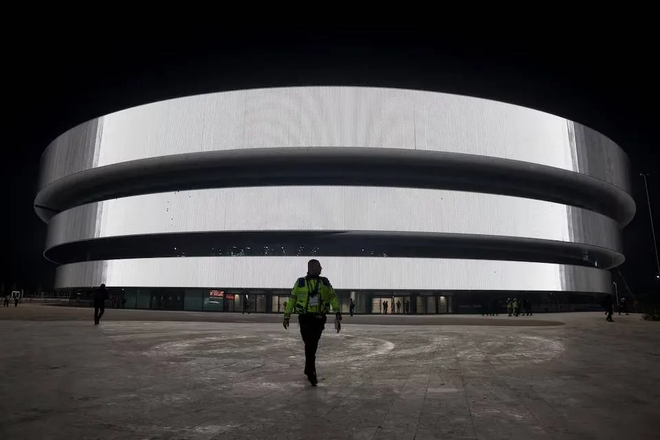 بعد أشهر من التأخير والقلق بشأن إنجازها في الوقت المحدد، ستكون الحلبة التي ستستضيف مباريات هوكي الجليد في دورة الألعاب الأولمبية (6-22 فبراير «شباط») «جاهزة» في الوقت المناسب في ميلانو، رغم بقاء تفاصيل كبيرة تحتاج إلى معالجة 