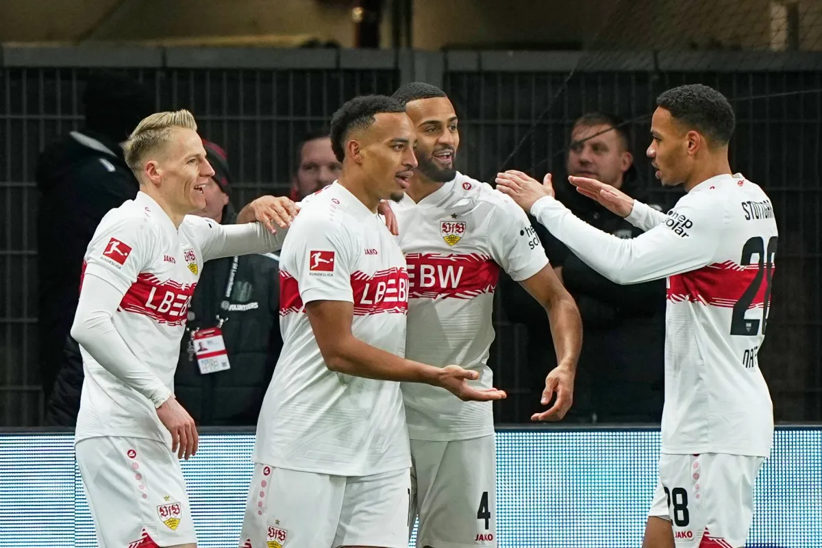فاز فريق شتوتغارت على مضيفه باير ليفركوزن بنتيجة 4-1 في المباراة التي جمعتهما على ملعب "باي أرينا" في إطار الجولة السادسة عشرة من الدوري الألماني لكرة القدم 