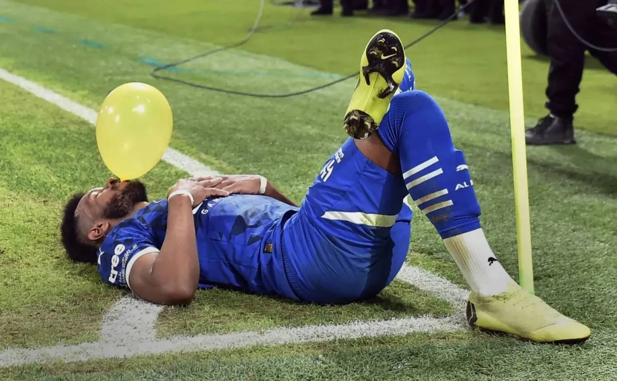 خاص| كشفت مصادر لـ«الشرق الأوسط» الأربعاء، أن نادي الشباب المنافس في الدوري السعودي لكرة القدم ينتظر موافقة لجنة الاستدامة المالية لإكمال إجراءات صفقة التعاقد مع علي البليهي لاعب نادي الهلال في فترة الانتقالات الشتوية الجارية 