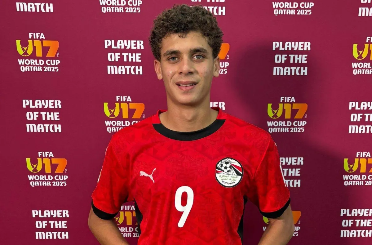 بات نادي برشلونة على بُعد خطوة واحدة من التعاقد مع المهاجم المصري الشاب حمزة عبد الكريم، الملقّب في بلاده بـ«صلاح الجديد»، في صفقة قد تجعله أول لاعب مصري في تاريخ النادي الكاتالوني 