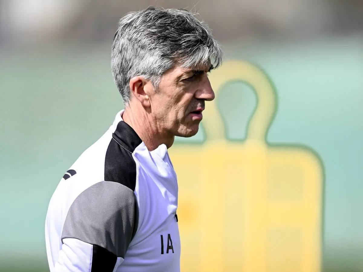 كشفت مصادر خاصة لـ«الشرق الأوسط» أن إدارة نادي الشباب، وبالتفاهم مع الإسباني ألغواسيل مدرب الفريق، قررت وضع اسم نجم الهلال المخضرم أحمد البليهي كأولوية في خط الدفاع، وذلك قبل البتّ في اسم اللاعب الأجنبي المرشح للخانة 