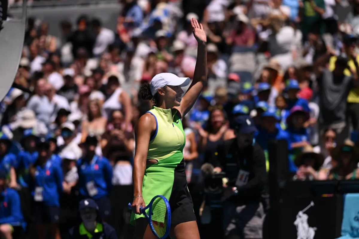 تغلبت ماديسون كيز حاملة اللقب على صعوبات واجهتها في المجموعة الثانية لتتأهل إلى الدور الثالث من دورة أستراليا المفتوحة للتنس بفوزها 6 - 1 و7 - 5 على مواطنتها الأميركية آشلين كروجر في ملبورن بارك اليوم (الخميس) 