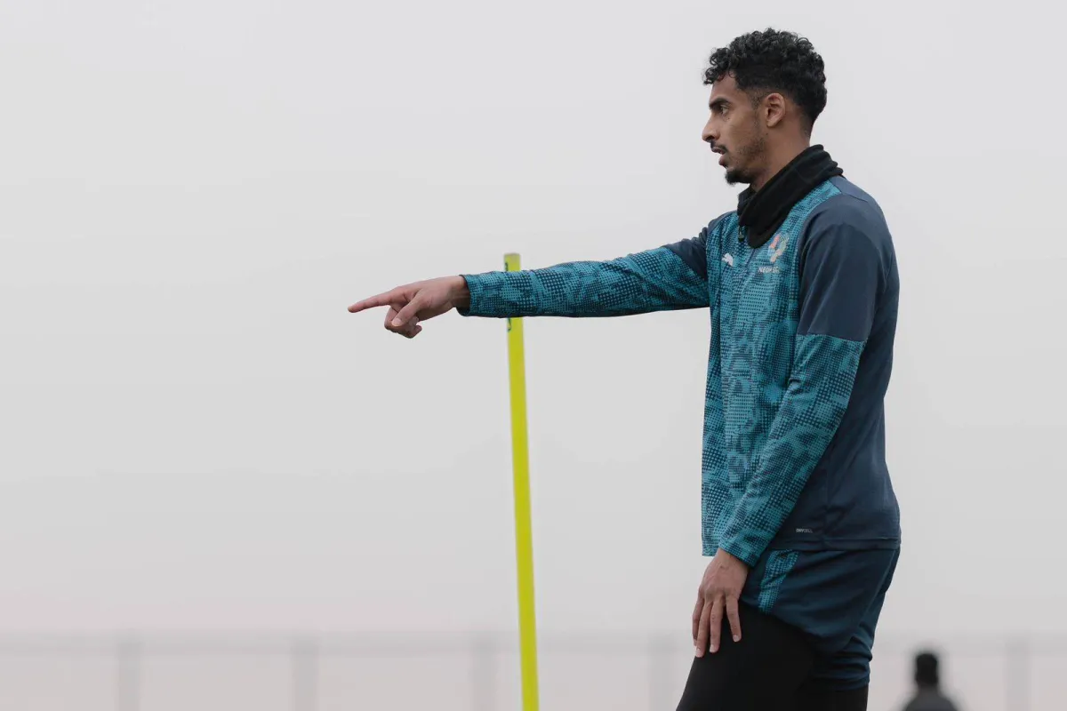 كشفت مصادر خاصة لـ«الشرق الأوسط» عن توصل نادي الشباب إلى اتفاق مع نادي نيوم يقضي بانتقال لاعب الوسط علي الأسمري إلى صفوف الفريق العاصمي بنظام الإعارة لمدة 6 أشهر، خلال فترة الانتقالات الحالية 