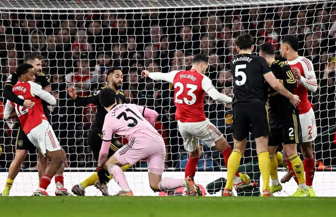 رغم الانتصارات احتجاجات جماهير مانشستر يونايتد تتواصل قبل مواجهة فولهام 