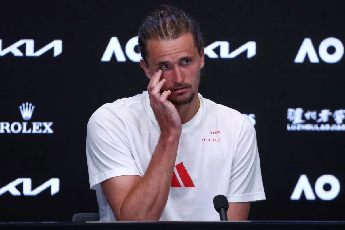 أبدى الألماني ألكسندر زفيريف استياءه من قرار السماح للإسباني كارلوس ألكاراس بالحصول على استراحة طبية خلال مباراتهما الملحمية في نصف نهائي بطولة «أستراليا المفتوحة» للتنس، والتي انتهت بخسارته في أطول مواجهة تُقام في هذا الدور بتاريخ البطولة 