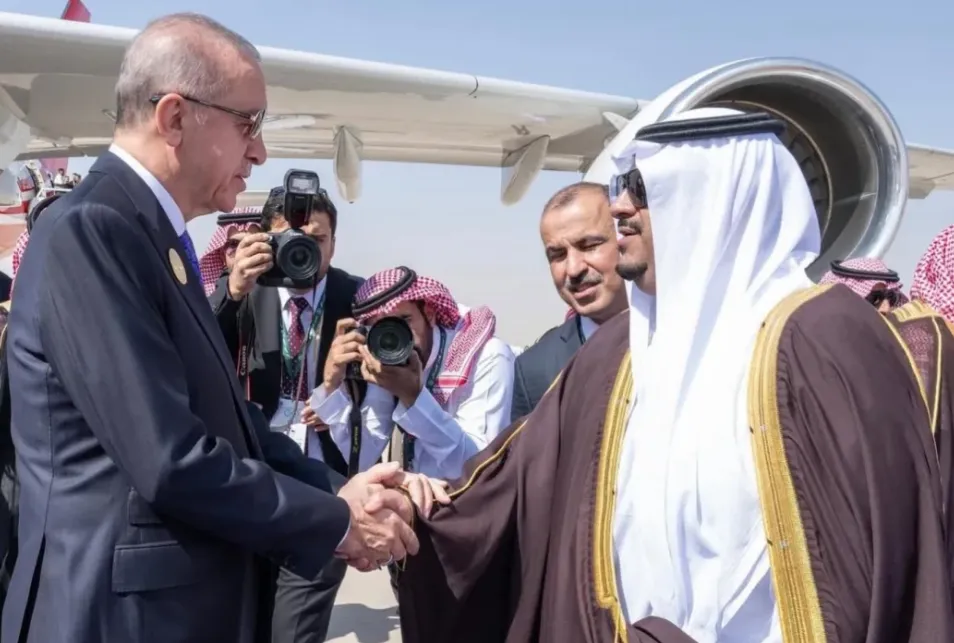 وصل الرئيس التركي رجب طيب أردوغان، والوفد المرافق له، إلى الرياض، في زيارة رسمية للسعودية 